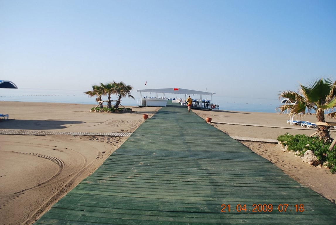 imagini hotel TITANIC LARA